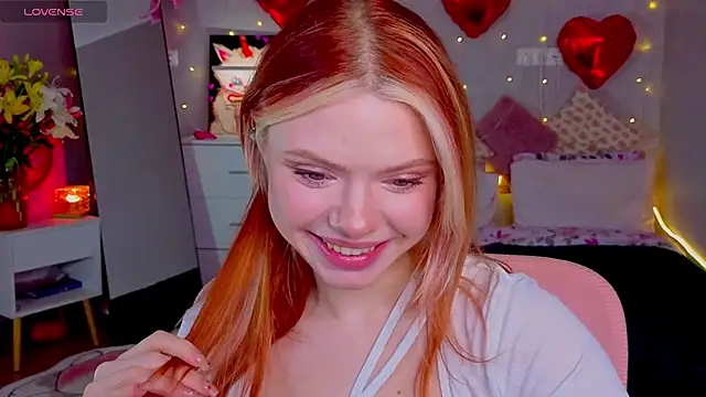 Snapshot of Red__Candy chatting on February 17, 2026, 3:31 pm Red Candy online show from February 17, 2026, 3:31 pm