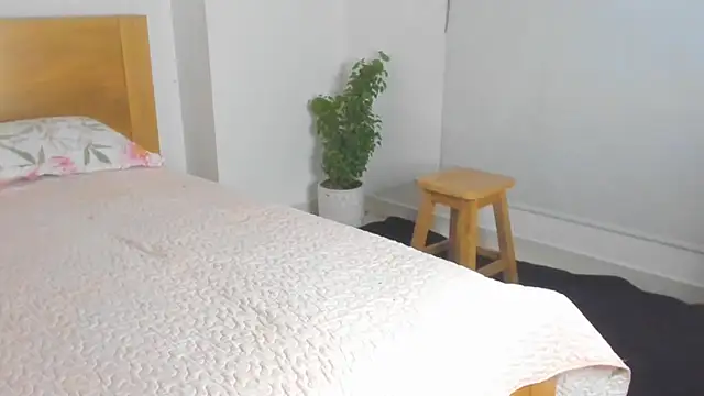 Liloo8923 online show from September 15, 2025, 12:33 am