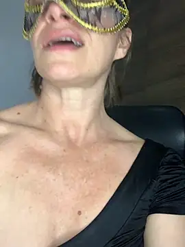 Liloo8923 online show from October 12, 2025, 2:13 am