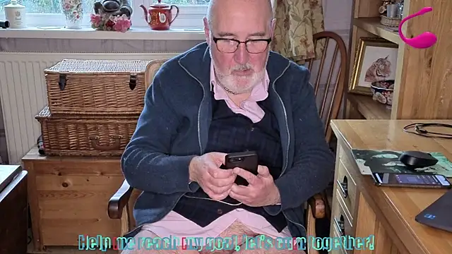 Snapshot of Adamdaddybear chatting on February 10, 2026, 2:38 pm Adamdaddybear online show from February 10, 2026, 2:38 pm