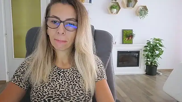 SukyGirl online show from September 10, 2025, 6:56 am