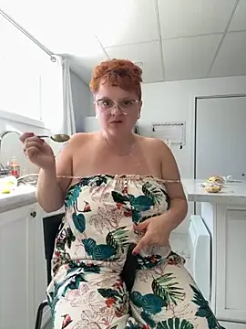 Sweetleeahxx online show from September 19, 2025, 4:11 pm