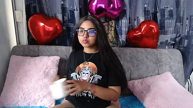 Miapeyton online show from February 17, 2025, 9:21 pm