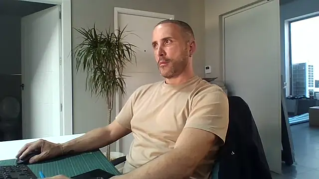 Snapshot of Lucas___81 chatting on March 18, 2026, 5:58 pm Lucas 81 online show from March 18, 2026, 5:58 pm