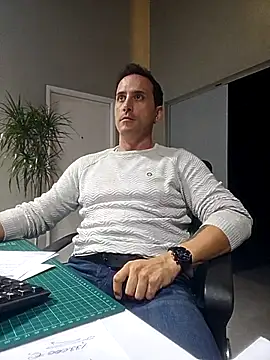 Snapshot of Lucas___81 chatting on November 6, 2025, 7:51 pm Lucas 81 online show from November 6, 2025, 7:51 pm