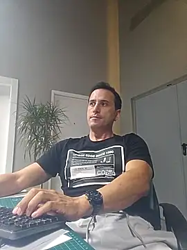 Snapshot of Lucas___81 chatting on November 12, 2025, 7:40 pm Lucas 81 online show from November 12, 2025, 7:40 pm