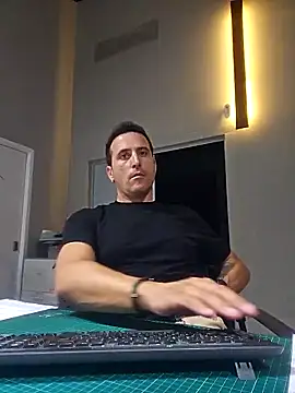 Snapshot of Lucas___81 chatting on October 21, 2025, 6:29 pm Lucas 81 online show from October 21, 2025, 6:29 pm