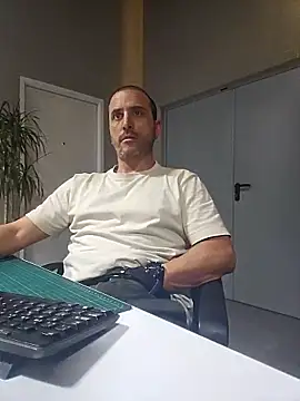 Snapshot of Lucas___81 chatting on April 7, 2026, 6:21 pm Lucas 81 online show from April 7, 2026, 6:21 pm