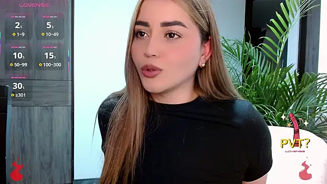 Lucia star   online show from October 21, 2025, 11:15 pm