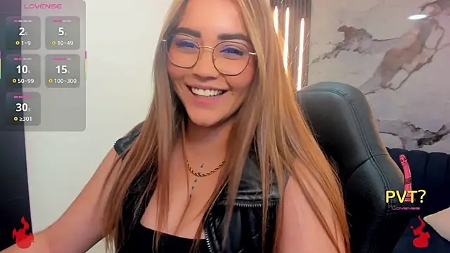 Lucia star   online show from October 7, 2025, 7:37 pm