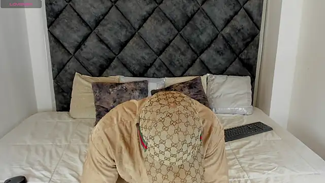 Latrellx7 online show from September 19, 2025, 3:10 am