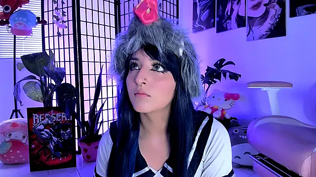 julyana  online show from September 16, 2025, 3:13 pm