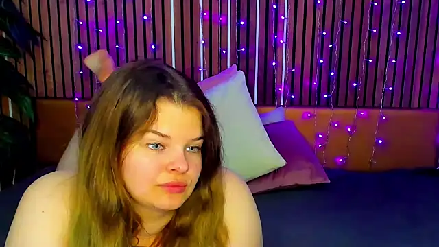 LittleNicole69 online show from June 12, 2026, 9:51 am