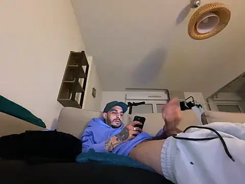 Rebeu313 online show from February 21, 2025, 9:43 pm