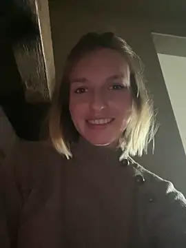 Snapshot of vilaineblonde chatting on October 21, 2025, 3:55 pm vilaineblonde online show from October 21, 2025, 3:55 pm