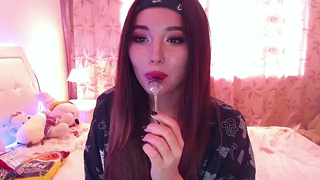 lilianbee online show from May 6, 2026, 6:28 am