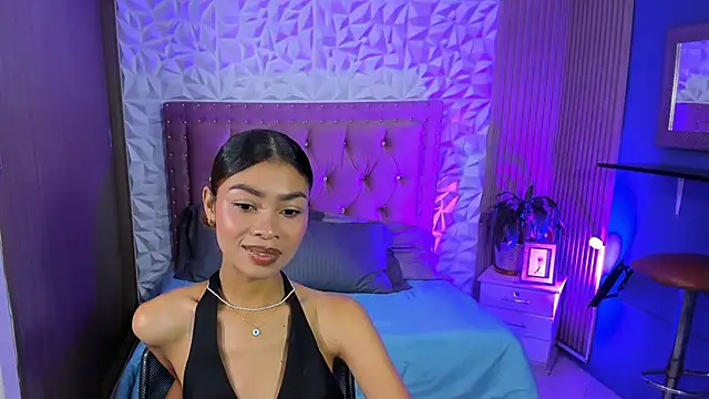 Perla prg online show from October 28, 2025, 6:29 pm