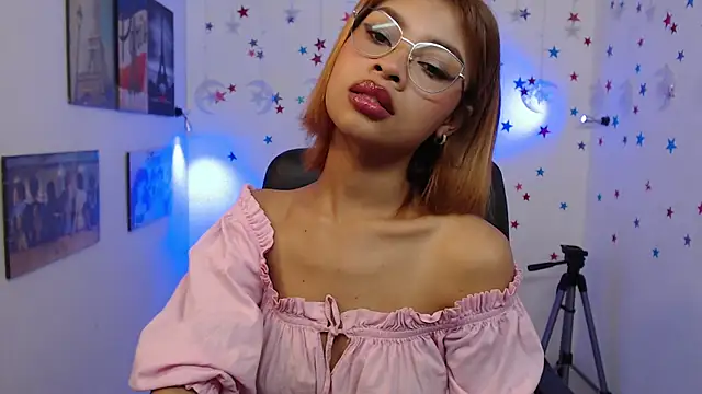 Perla prg online show from March 18, 2025, 1:23 pm