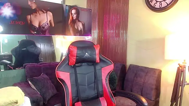 Perla prg online show from September 15, 2025, 8:31 pm