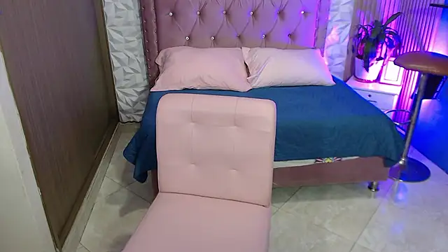 Perla prg online show from February 23, 2026, 7:36 pm