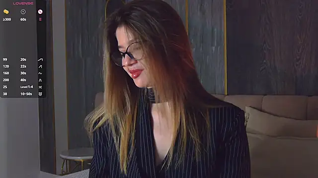 Sara Lewiis online show from October 6, 2025, 4:19 pm