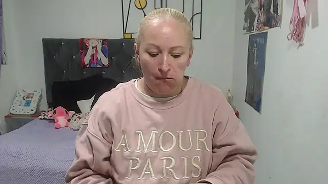 emperabigbootybigass online show from July 8, 2026, 12:17 pm