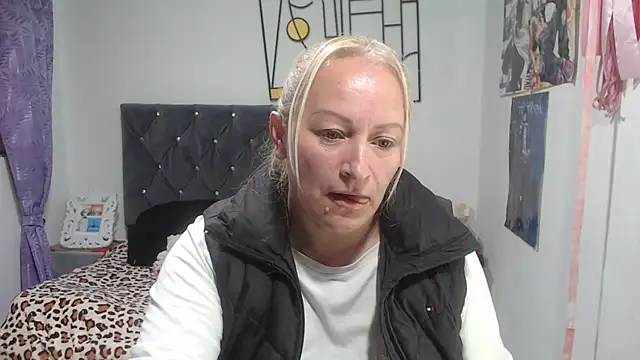 emperabigbootybigass online show from August 5, 2026, 12:32 pm