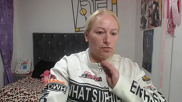 emperabigbootybigass online show from August 4, 2026, 12:20 pm