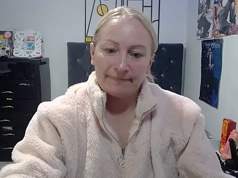 emperabigbootybigass online show from April 24, 2026, 12:18 pm