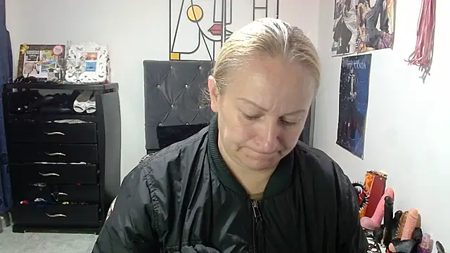 emperabigbootybigass online show from May 6, 2026, 12:31 pm
