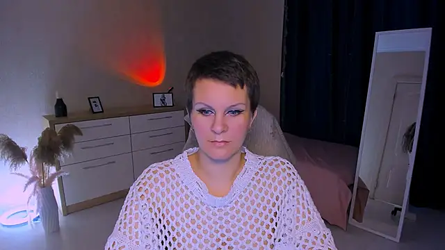 Louisa Bay online show from February 4, 2026, 8:20 am