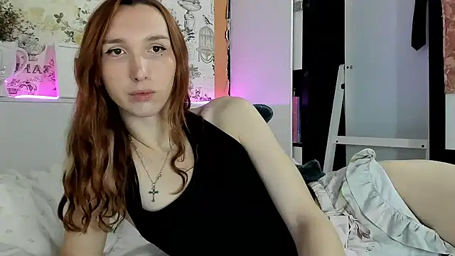 LisaIcon online show from February 3, 2025, 11:58 pm