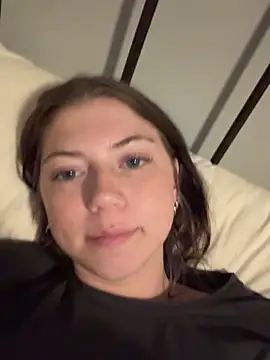 Snapshot of emilycoco chatting on April 5, 2026, 7:48 am emilycoco online show from April 5, 2026, 7:48 am