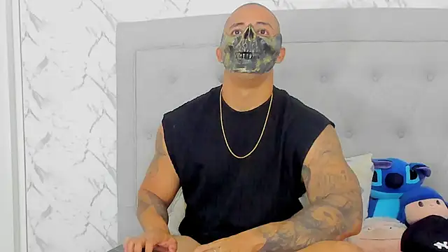 luigiferrara online show from October 31, 2025, 11:33 pm