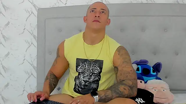 luigiferrara online show from September 30, 2025, 9:43 pm