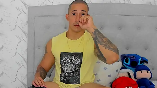 luigiferrara online show from November 19, 2025, 9:59 pm