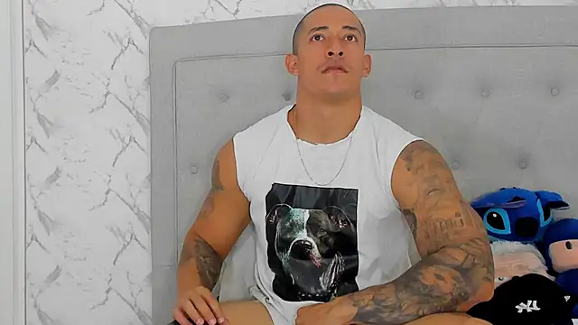 luigiferrara online show from November 14, 2025, 9:40 pm