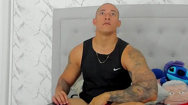 luigiferrara online show from October 23, 2025, 6:28 pm