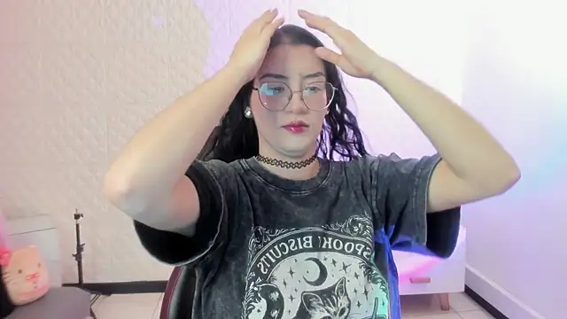 Violetaa diazz online show from June 11, 2026, 9:23 pm