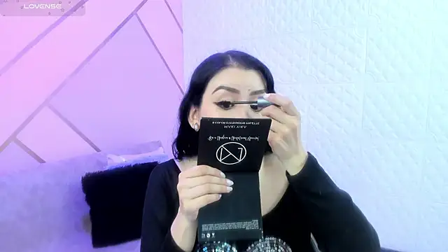 Violetaa diazz online show from February 28, 2026, 9:14 pm