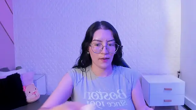 Violetaa diazz online show from July 18, 2026, 8:50 pm