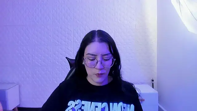 Violetaa diazz online show from July 1, 2026, 8:42 pm