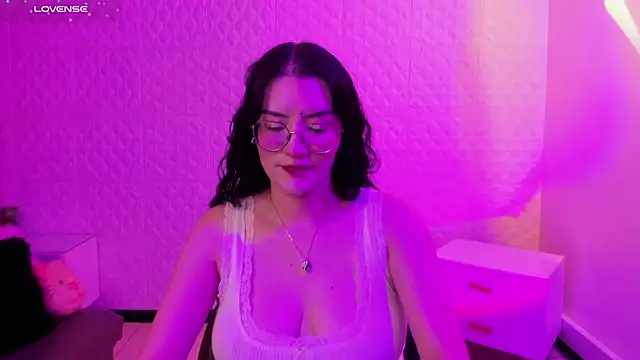 Violetaa diazz online show from June 10, 2026, 9:16 pm