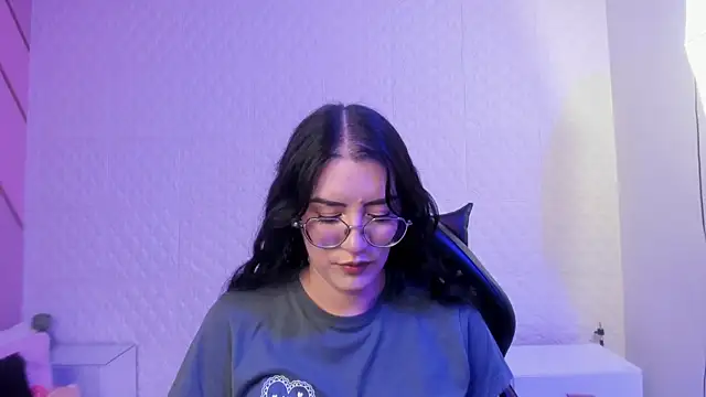 Violetaa diazz online show from July 8, 2026, 8:42 pm
