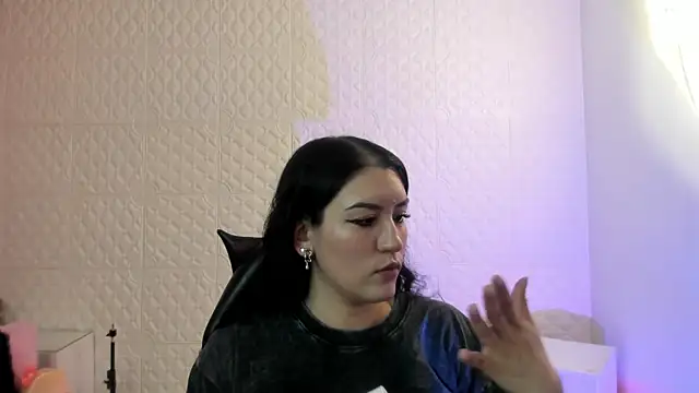 Violetaa diazz online show from June 20, 2026, 8:36 pm