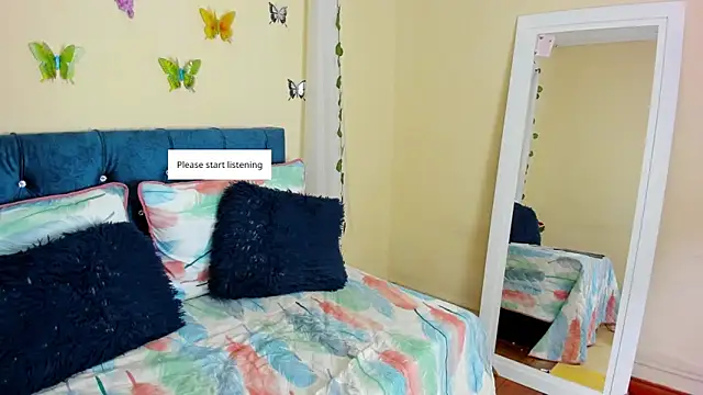 cristalwalker   online show from October 3, 2025, 11:56 am