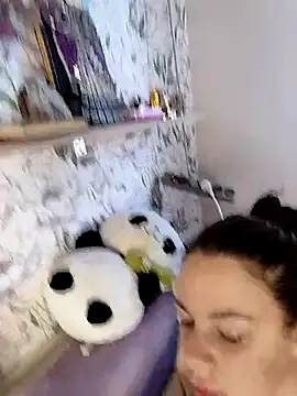 Lola Hale online show from October 20, 2025, 6:04 am