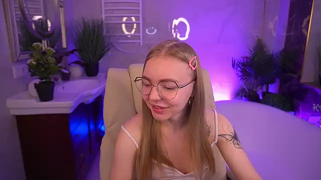 EmilySunshineS online show from June 15, 2026, 7:41 am