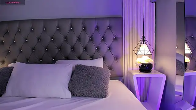 VioletthaRous online show from April 22, 2026, 10:38 pm