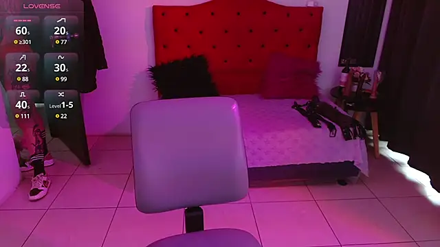 Sofi F w online show from March 21, 2025, 10:06 pm